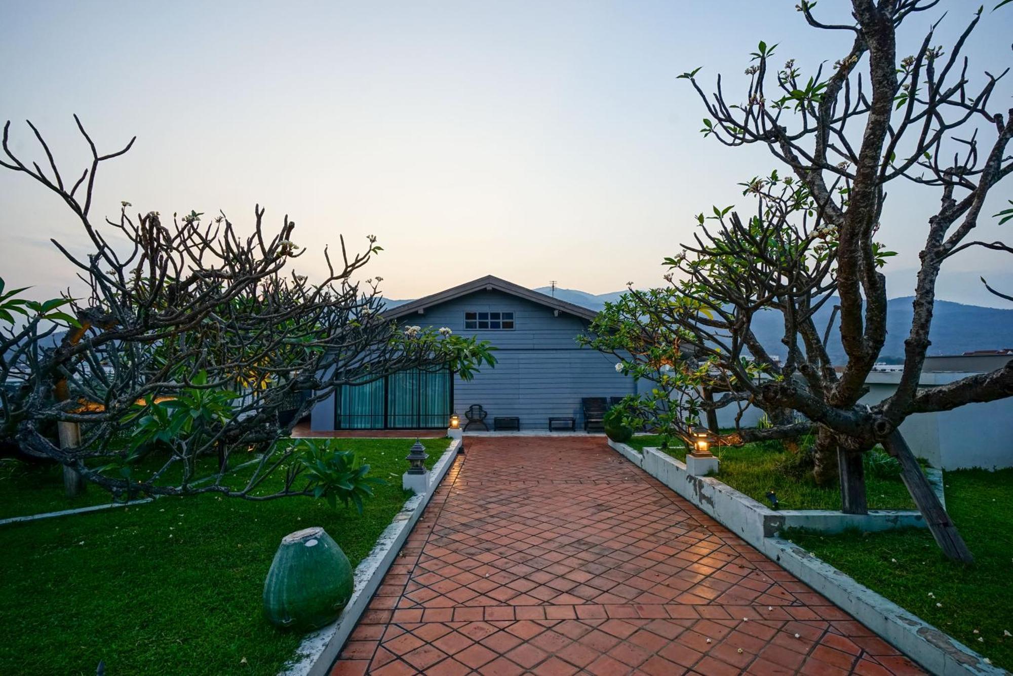 At Pingnakorn Nimman Hotel Csiangmaj Kültér fotó