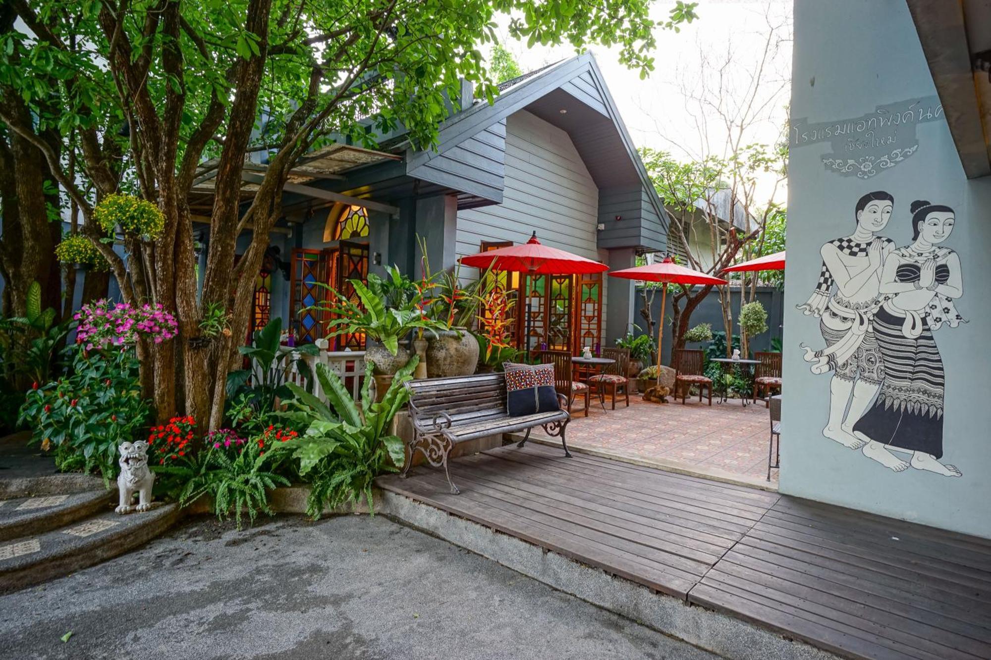 At Pingnakorn Nimman Hotel Csiangmaj Kültér fotó